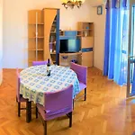 Roko House Apartman *