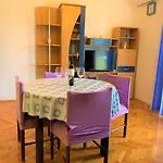 Roko House Apartman *