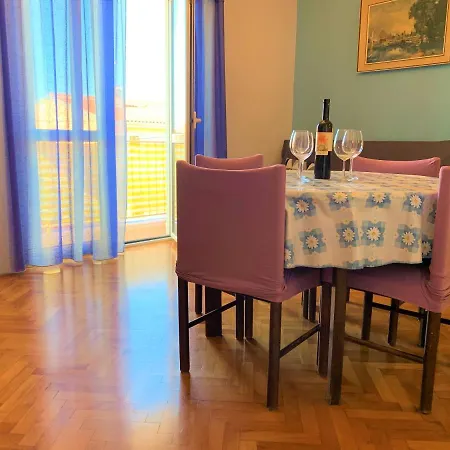 Roko House Apartman *