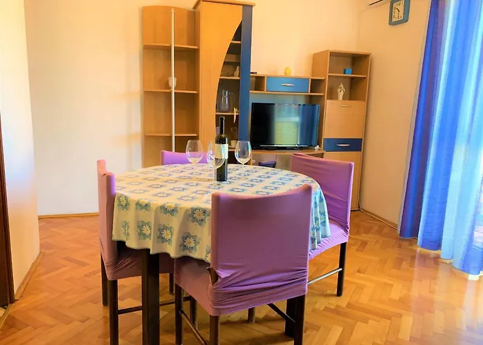 Roko House Apartman *